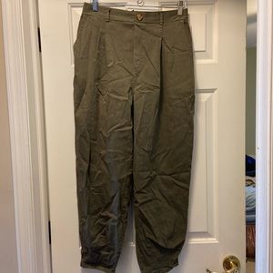 High rise elastic pleated pant